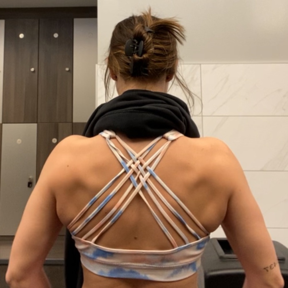 Strappy back sports bra size small